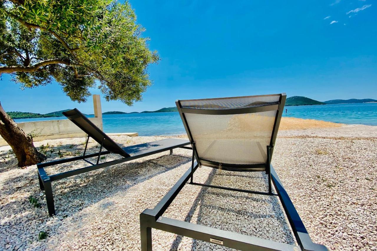 Buqez Eco Resort - Beach Villa 28 - Directly By Beach ドラゲ エクステリア 写真