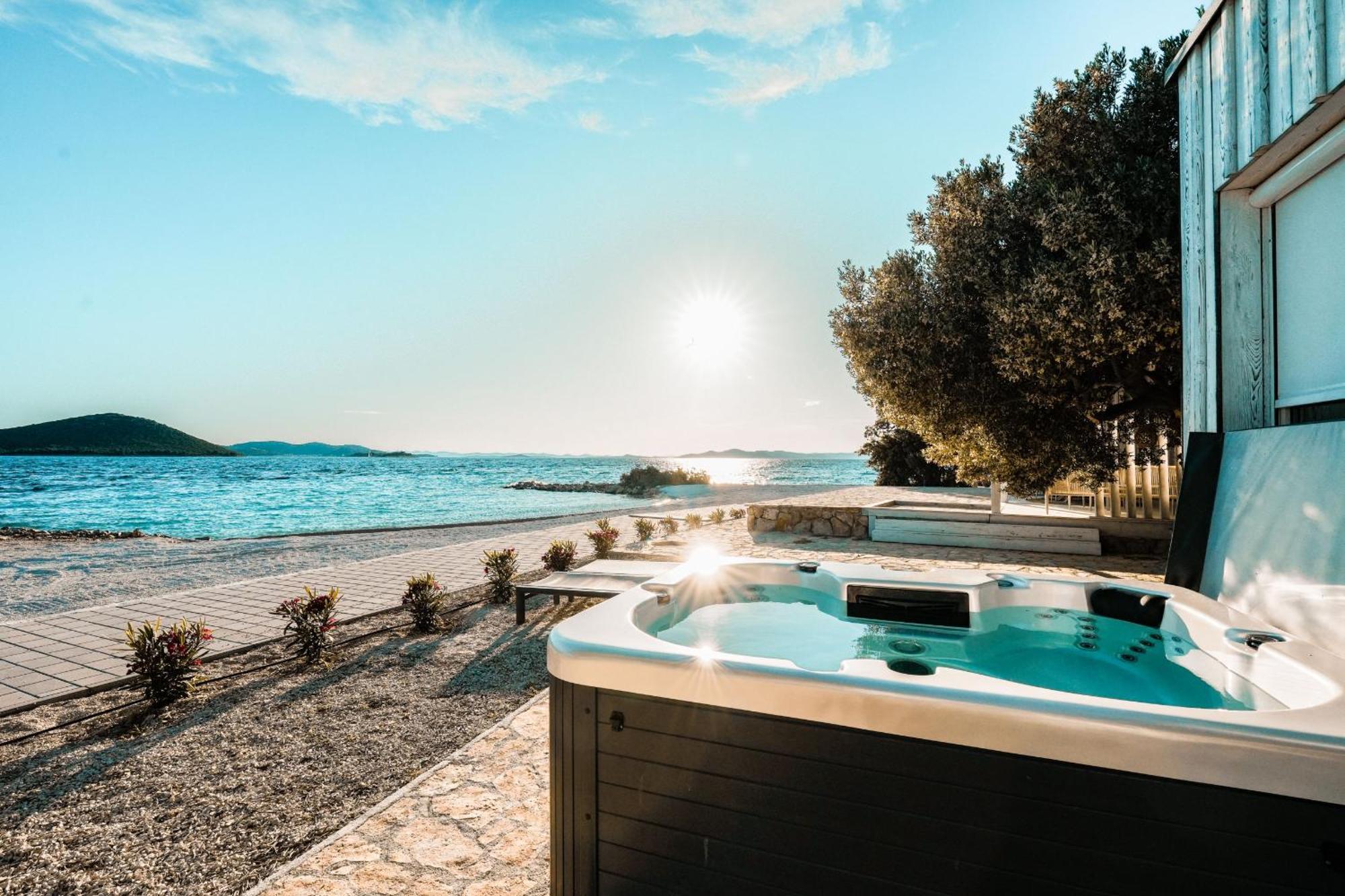 Buqez Eco Resort - Beach Villa 28 - Directly By Beach ドラゲ エクステリア 写真